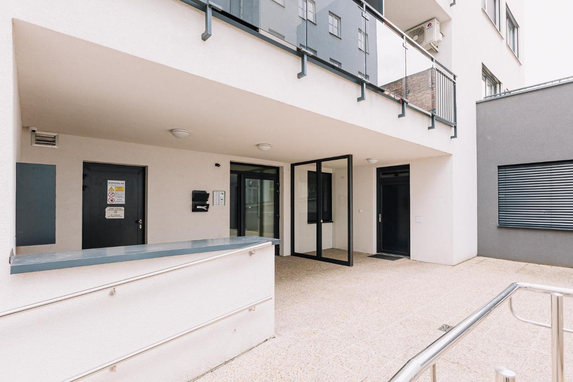 Skau 2 Old Town Family & Business Apartment 2 Floor Free Parking Pressburg Exterior foto